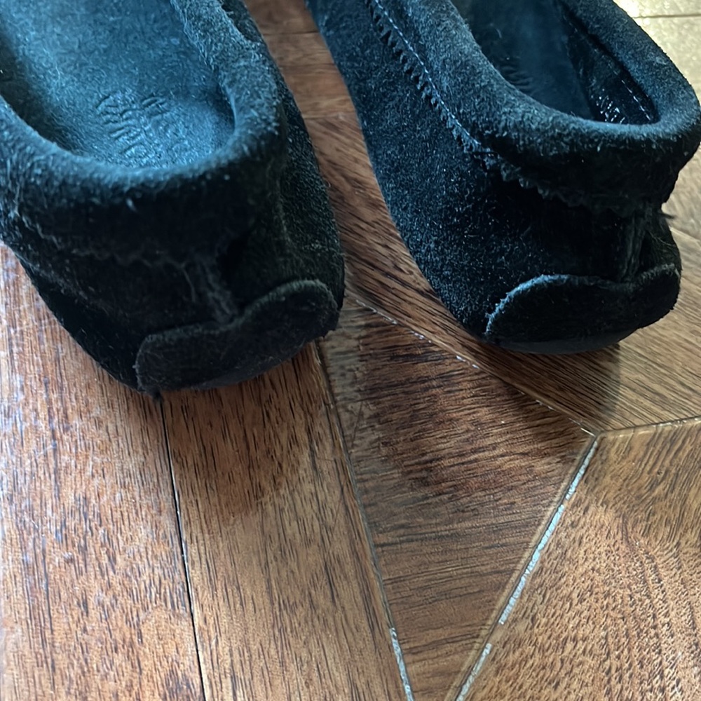 Minnetonka Black Suede Beaded Moccasin Flats - Picture 5 of 6